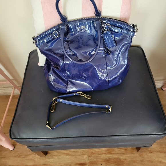 **RARE AND IMPOSSIBLE TO FIND** Cobalt Patent Coach Lindsay - Picture 5 of 11